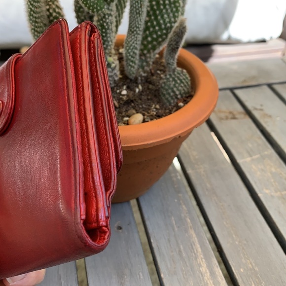 💖SOLD💖CHANEL W-lock compact wallet in lambskin - Picture 8 of 14